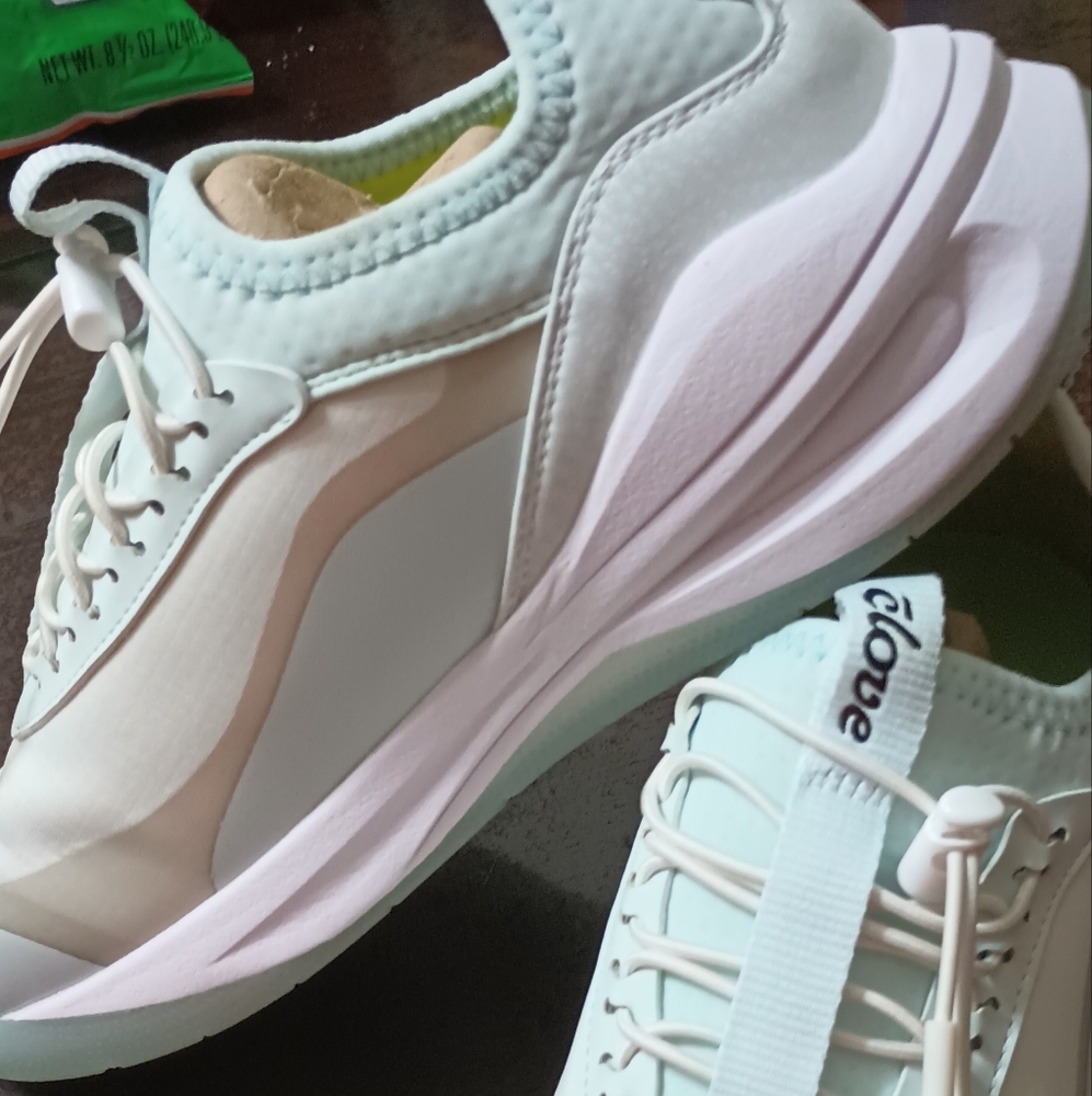 Clove shoes